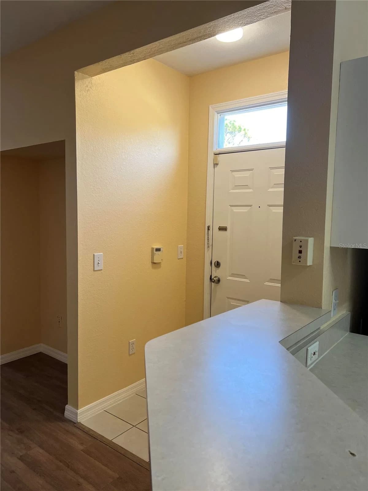 9093 LEE VISTA 5