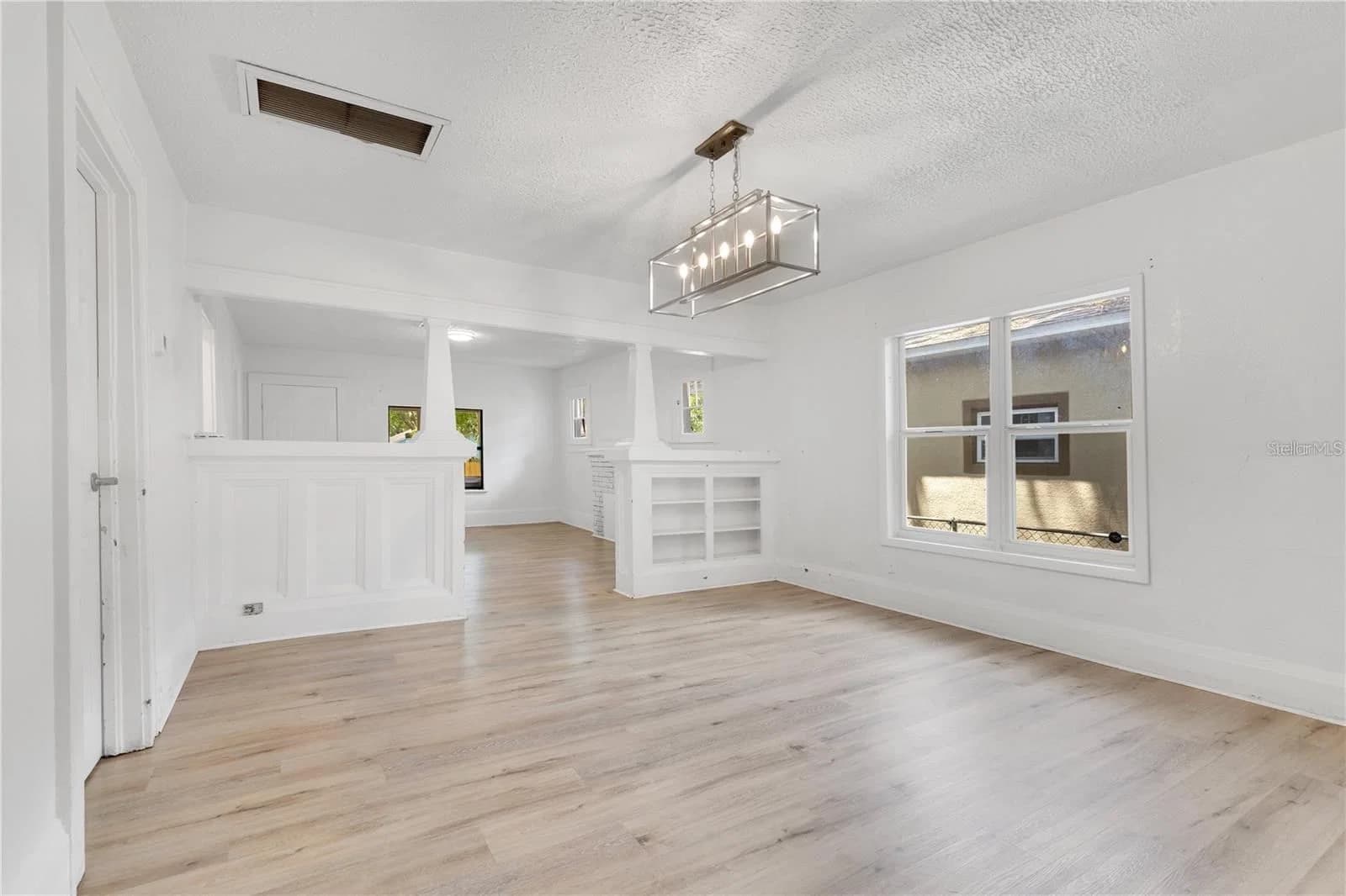 1029 COLYER, Orlando, FL 32805 3