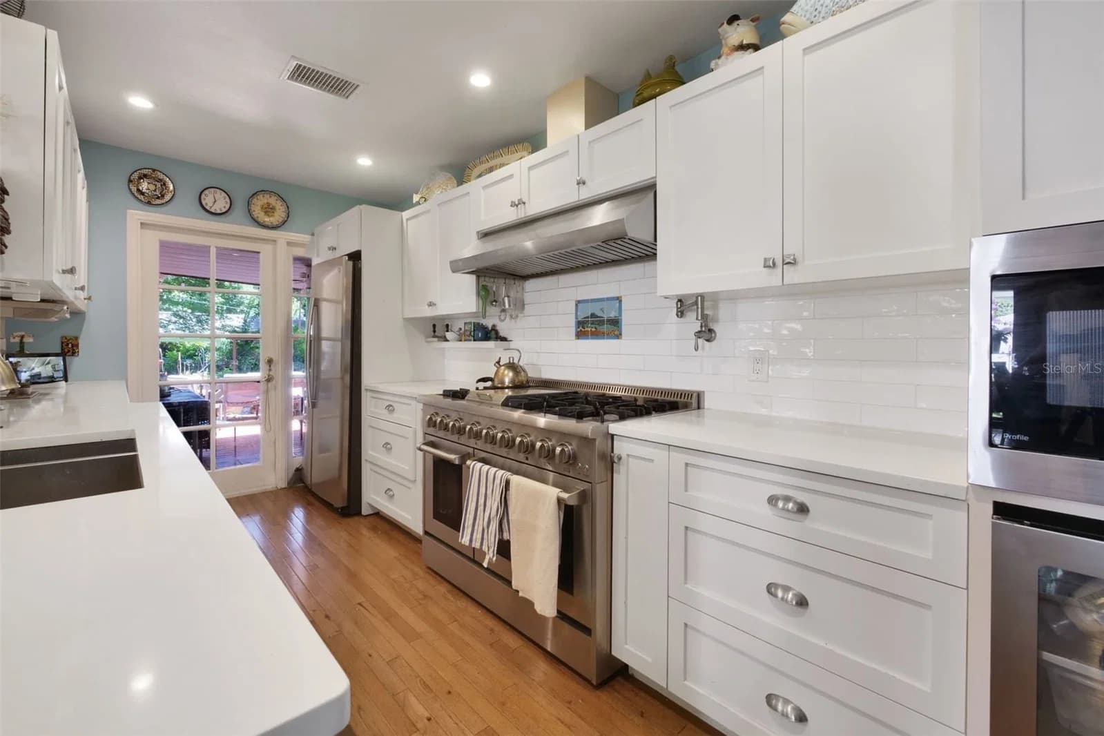 1121 SHOREWOOD 4
