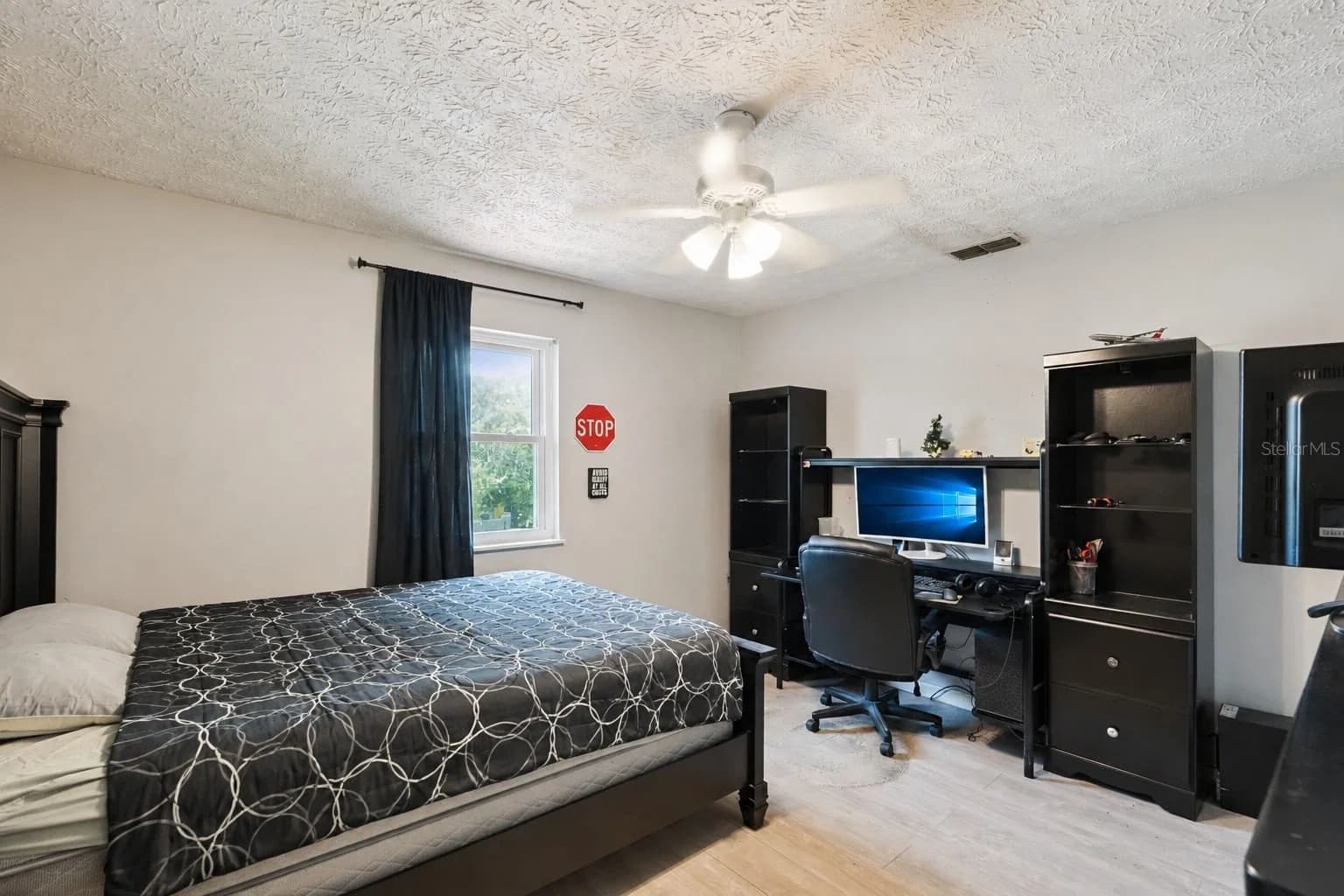 1869 KINGS POINT 4