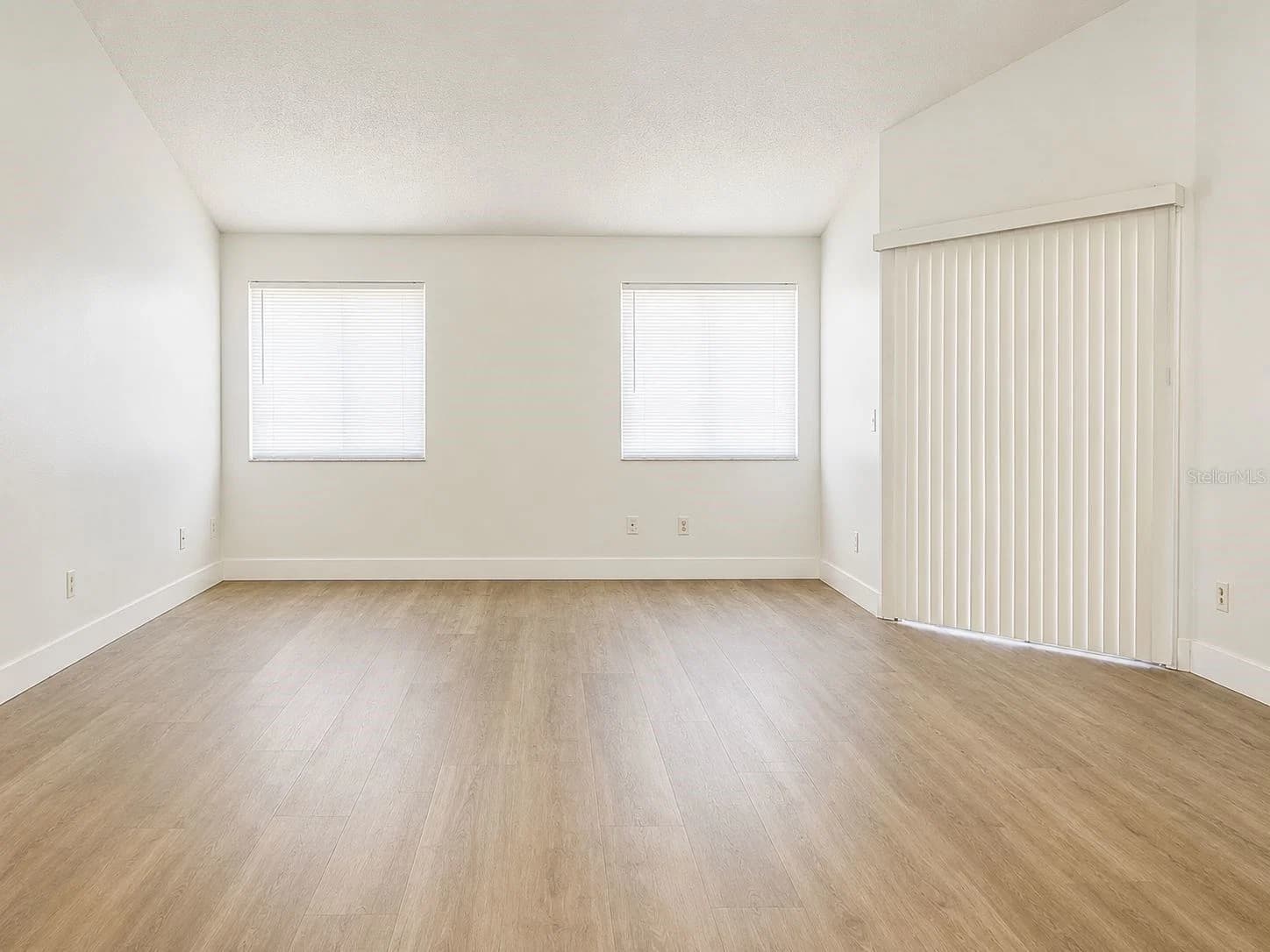 6914 THOUSAND OAKS 4