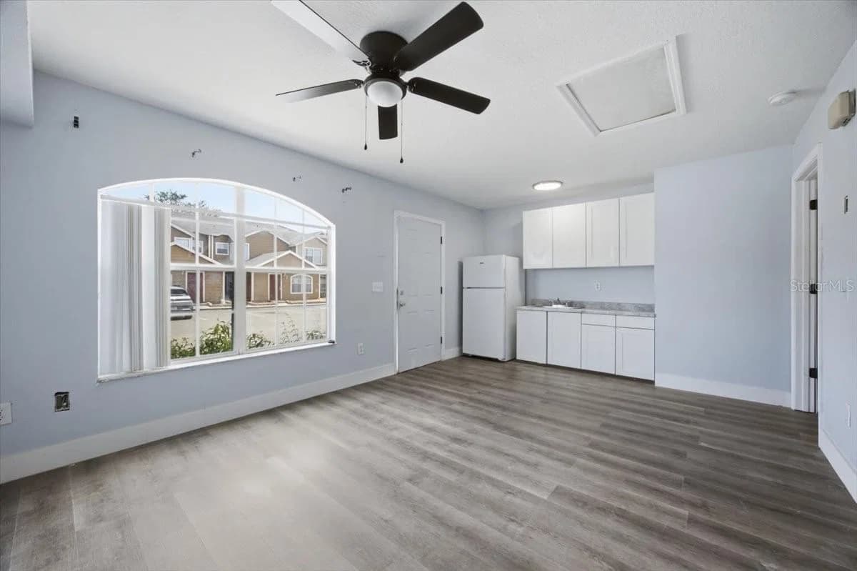 713 WASHINGTON PALM 4