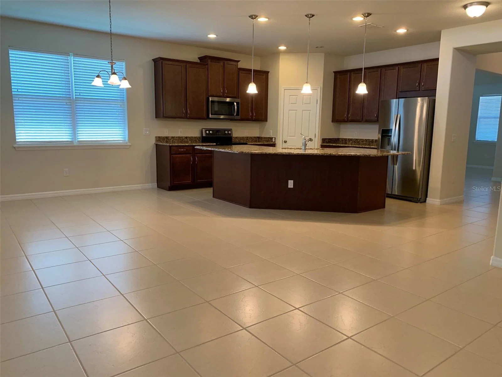2860 CHANTILLY 4