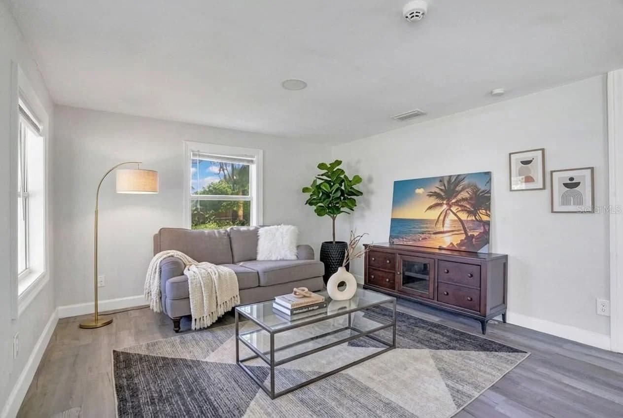 2012 HARDING, Orlando, FL 32806 2