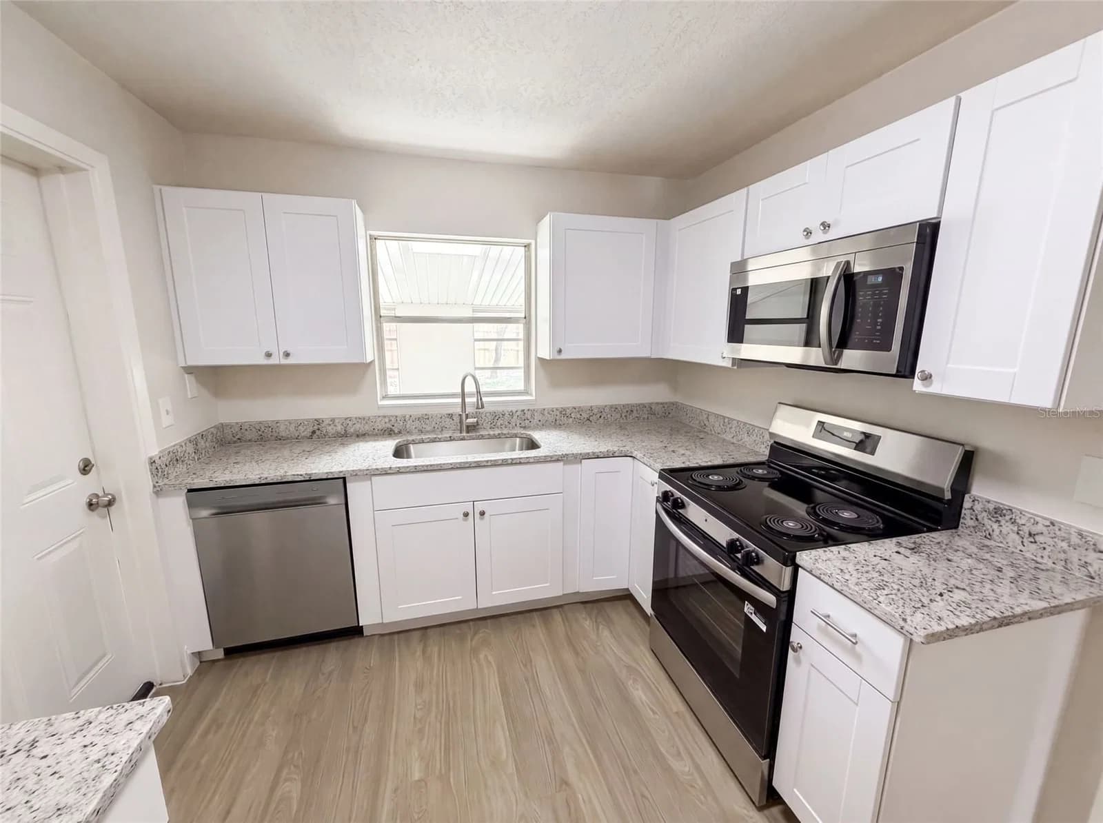 585 HEWETT, Orlando, FL 32807 2