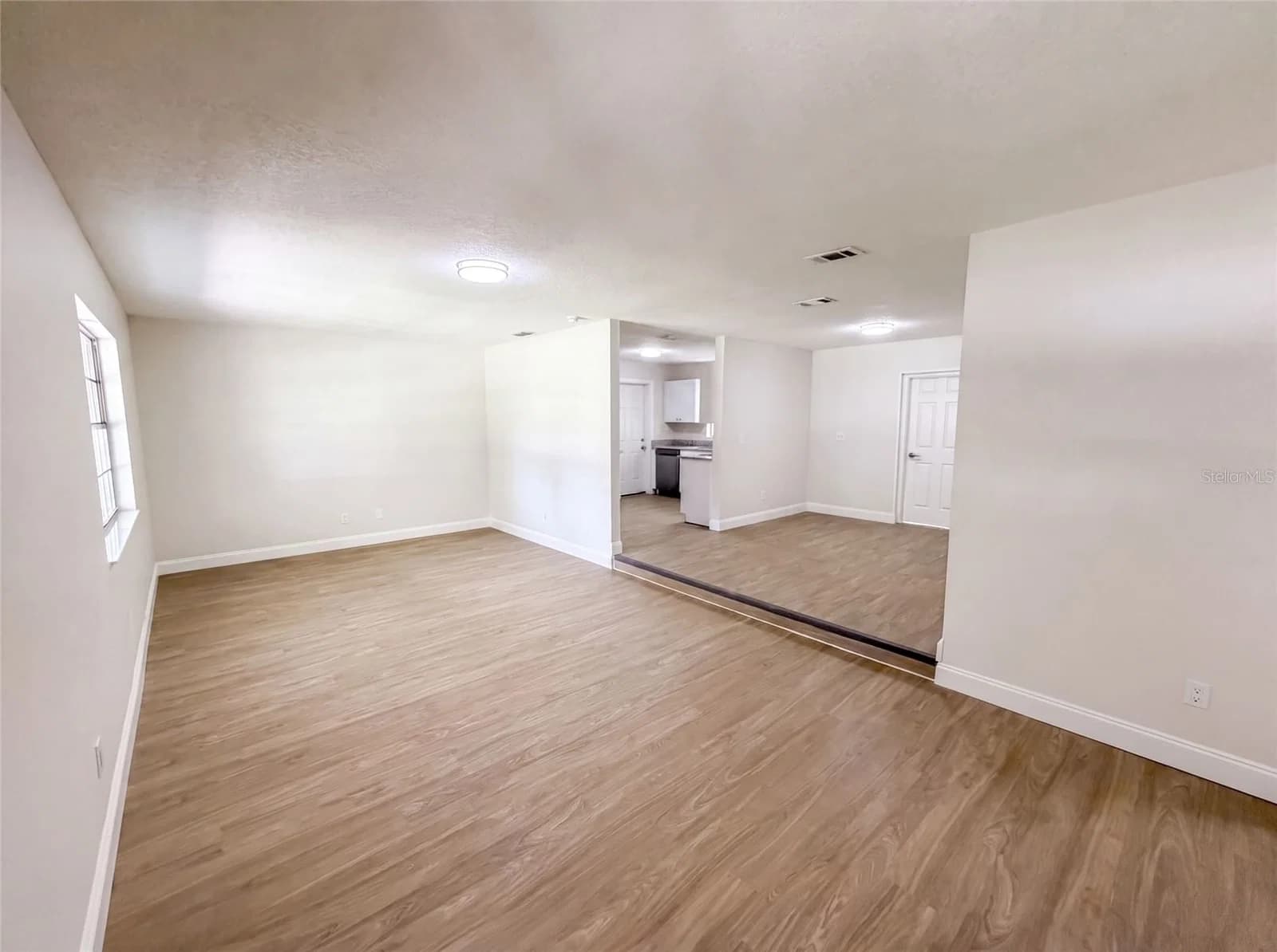 585 HEWETT, Orlando, FL 32807 3