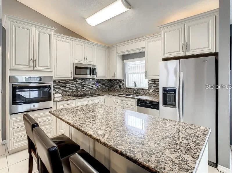9655 HOLLYHILL, Orlando, FL 32824 2
