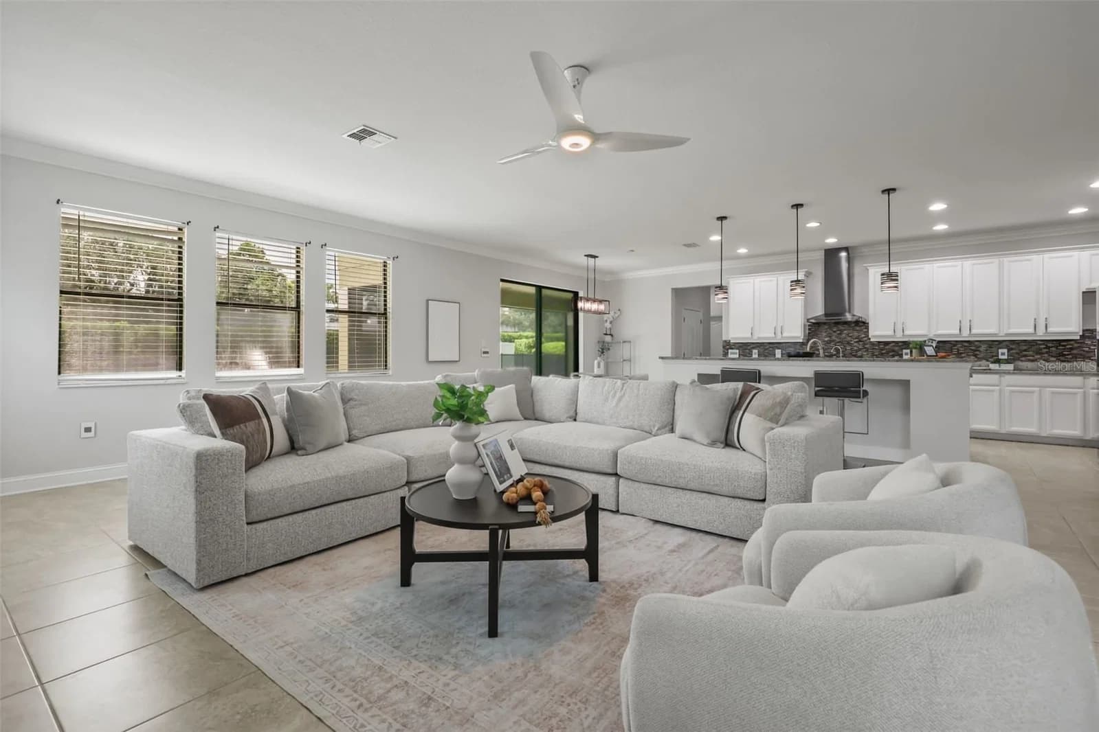 17112 GUILFORD, Orlando, FL 32820 3