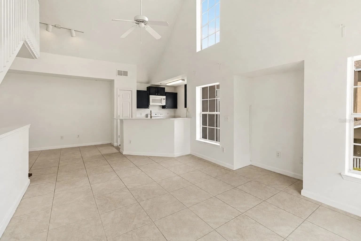 9157 LEE VISTA 4
