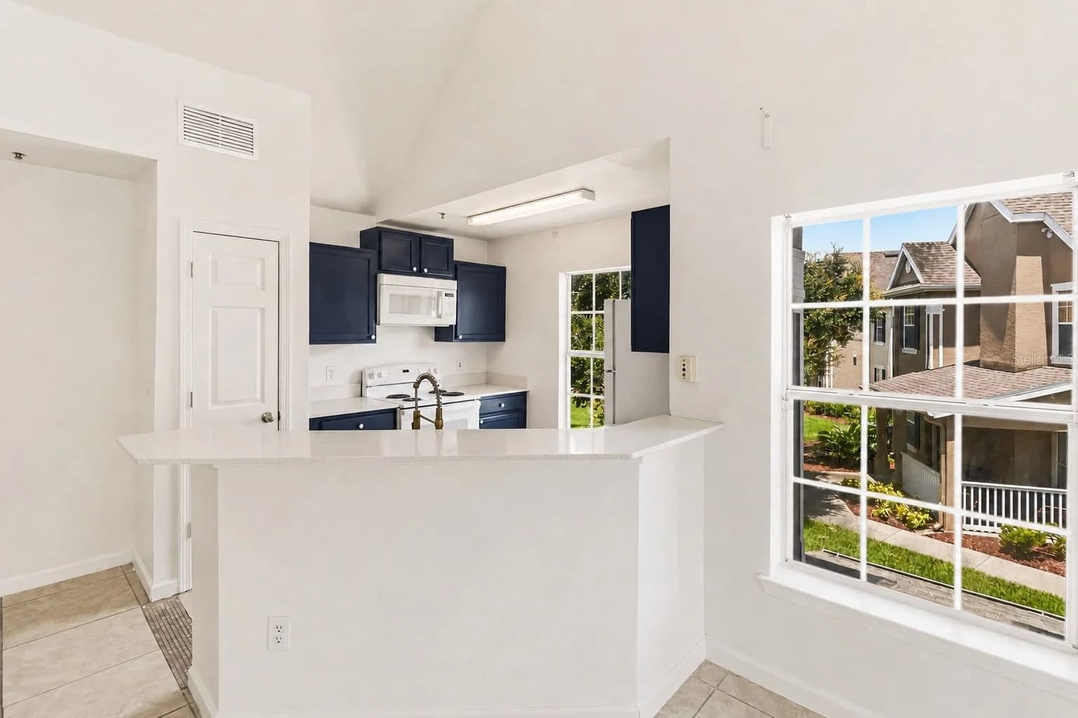 9157 LEE VISTA 5