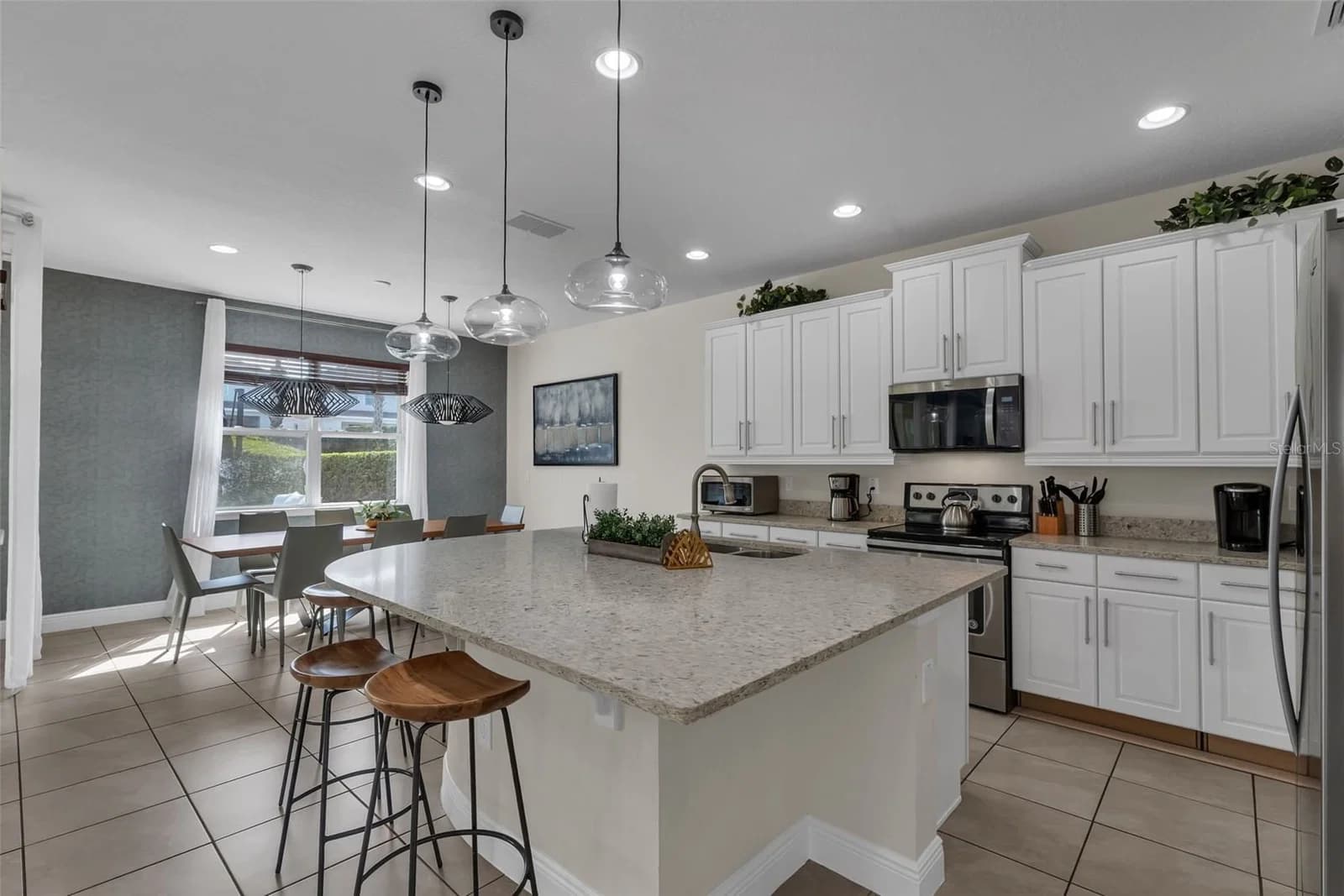 7685 FAIRFAX 5
