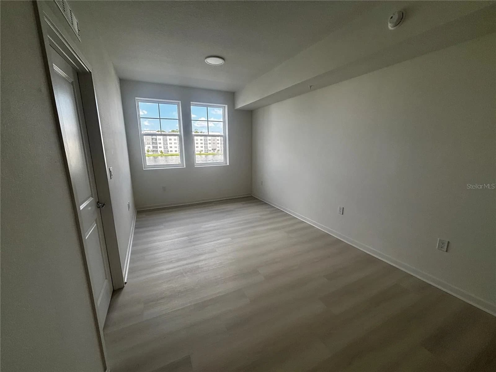 5563 MILLENIA PARK 4