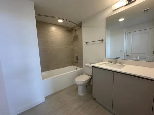 5563 MILLENIA PARK 4