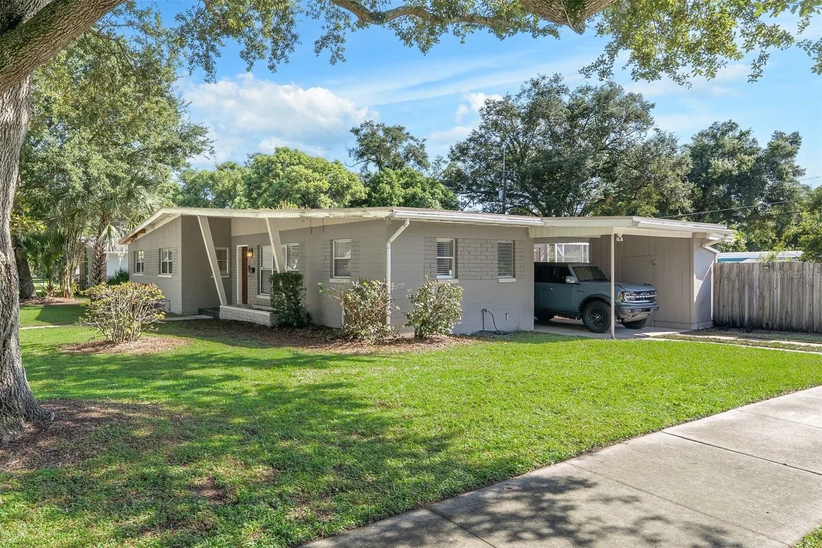 1209 CRYSTAL LAKE 5