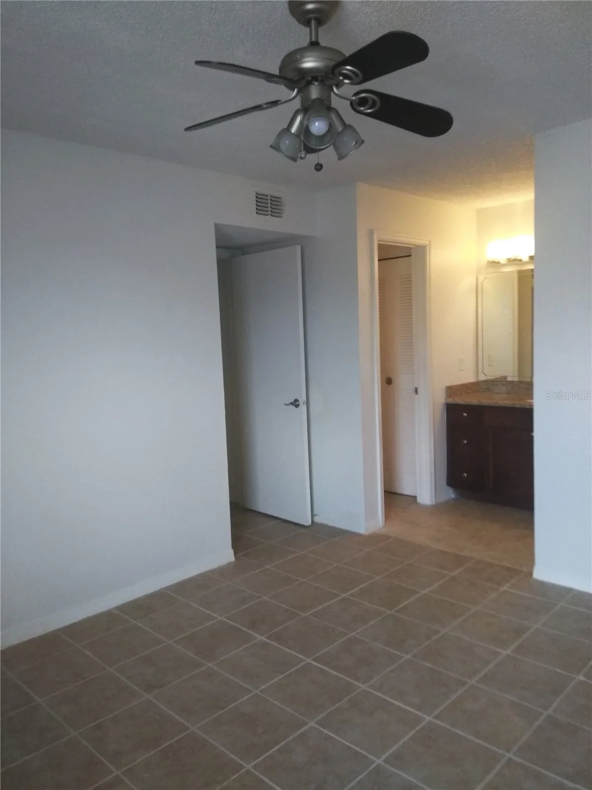 5168 CONROY, Orlando, FL 32811 3