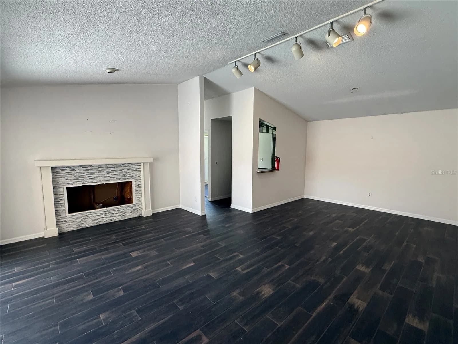 4942 SAMOA, Orlando, FL 32808 3