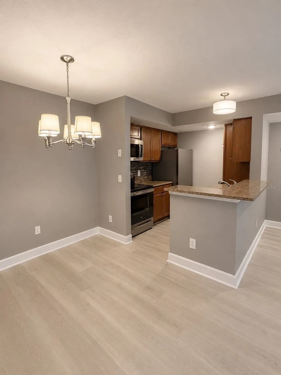 5124 CONROY, Orlando, FL 32811 3
