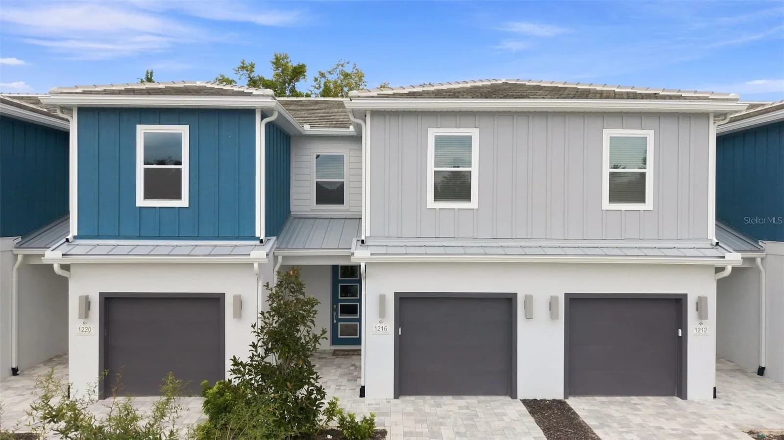 1216 ROYAL VIEW 2