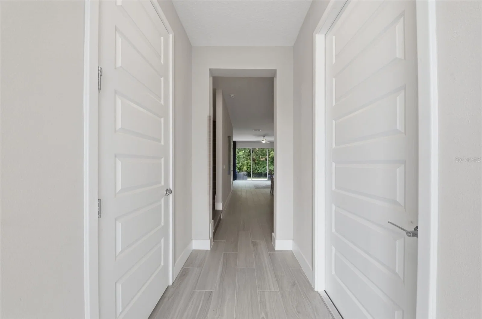 1216 ROYAL VIEW 3