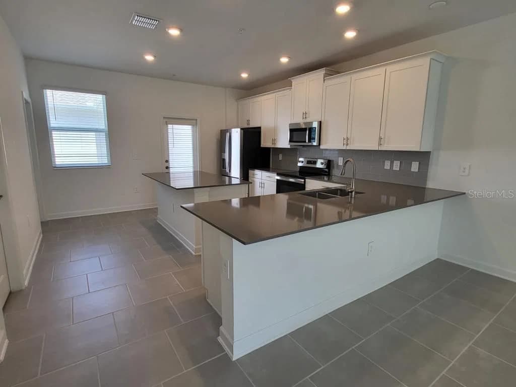 11239 LISTENING, Orlando, FL 32832 2