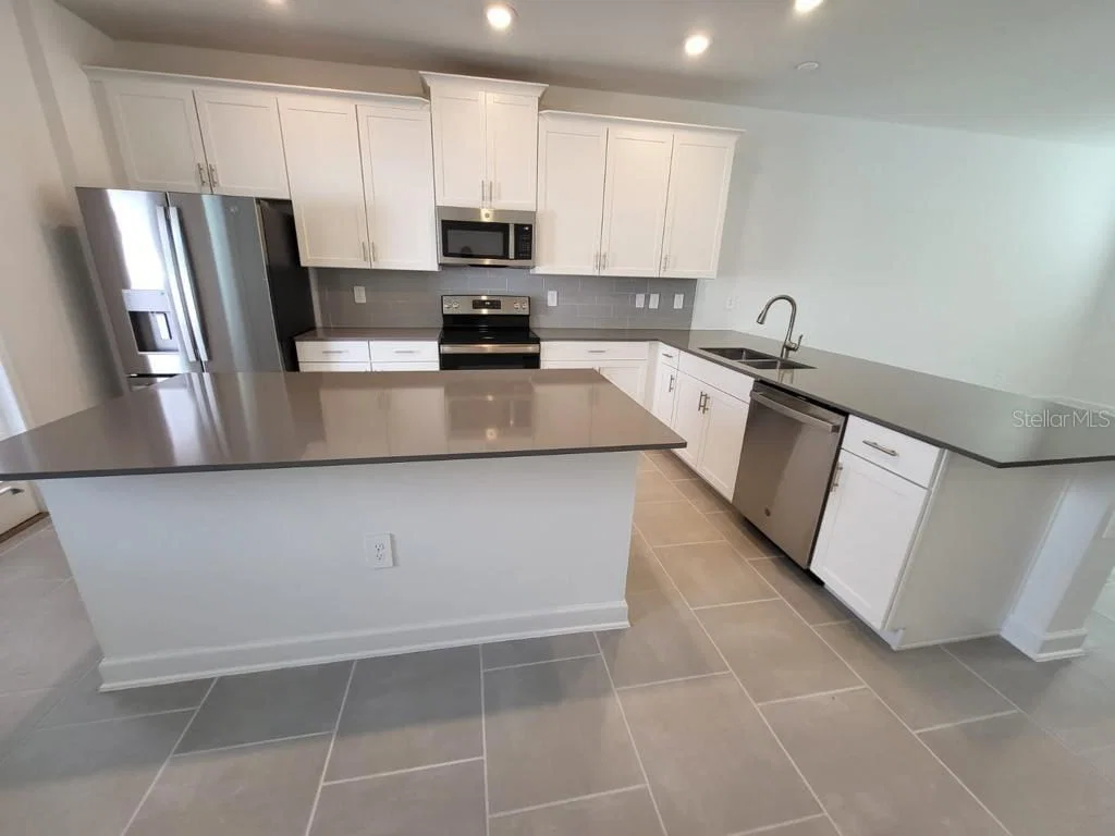 11239 LISTENING, Orlando, FL 32832 3
