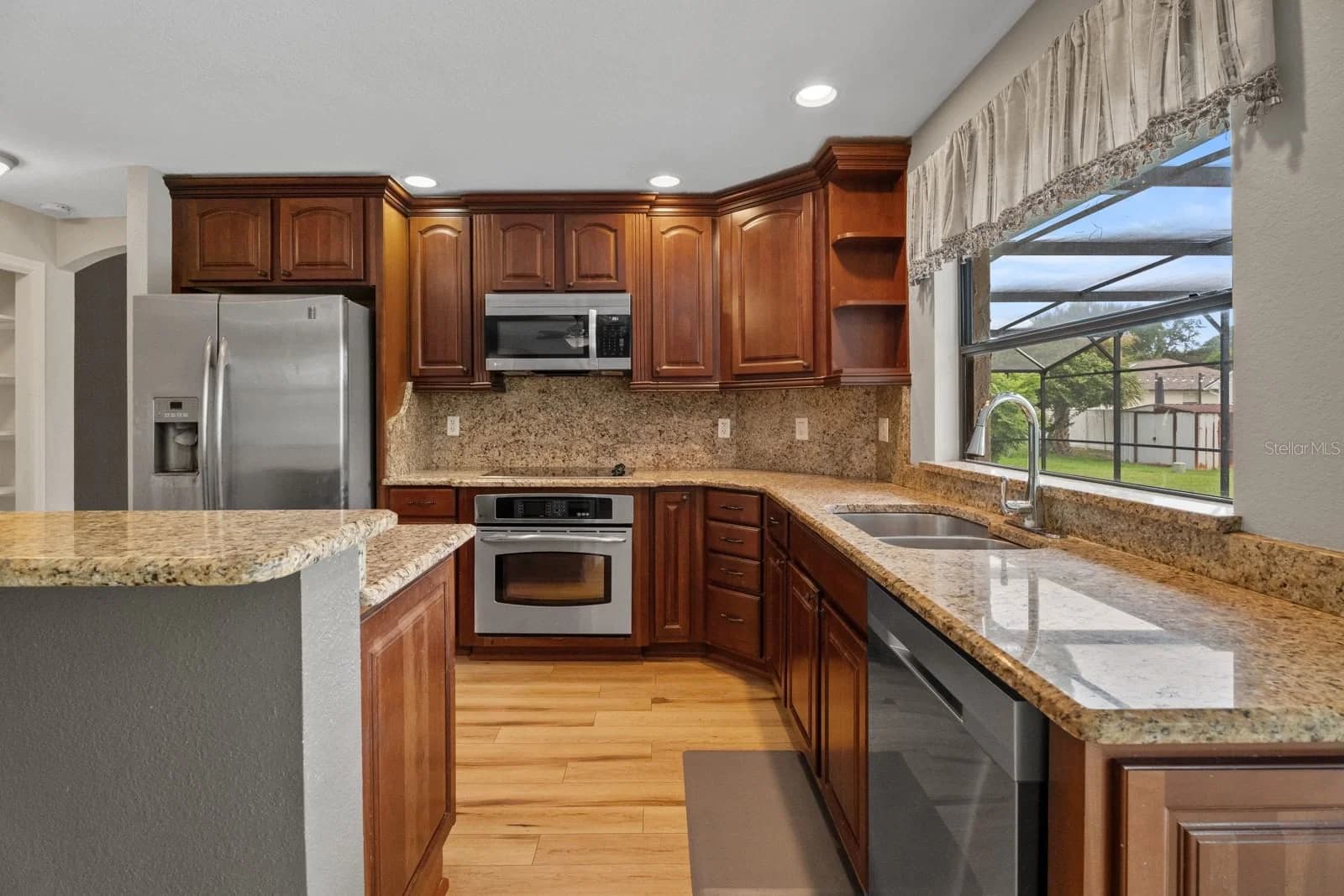 7437 PINEMOUNT 4