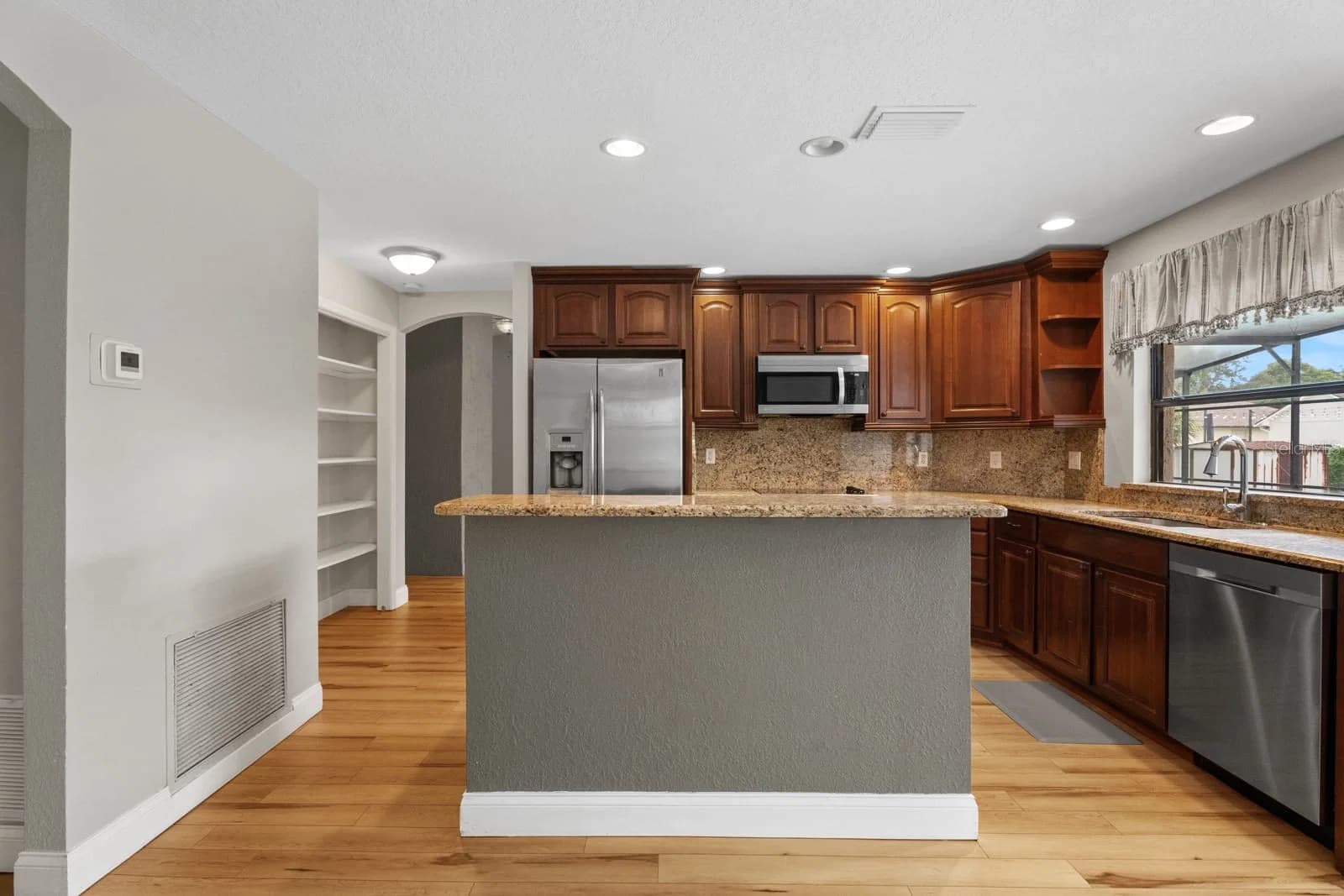 7437 PINEMOUNT 5