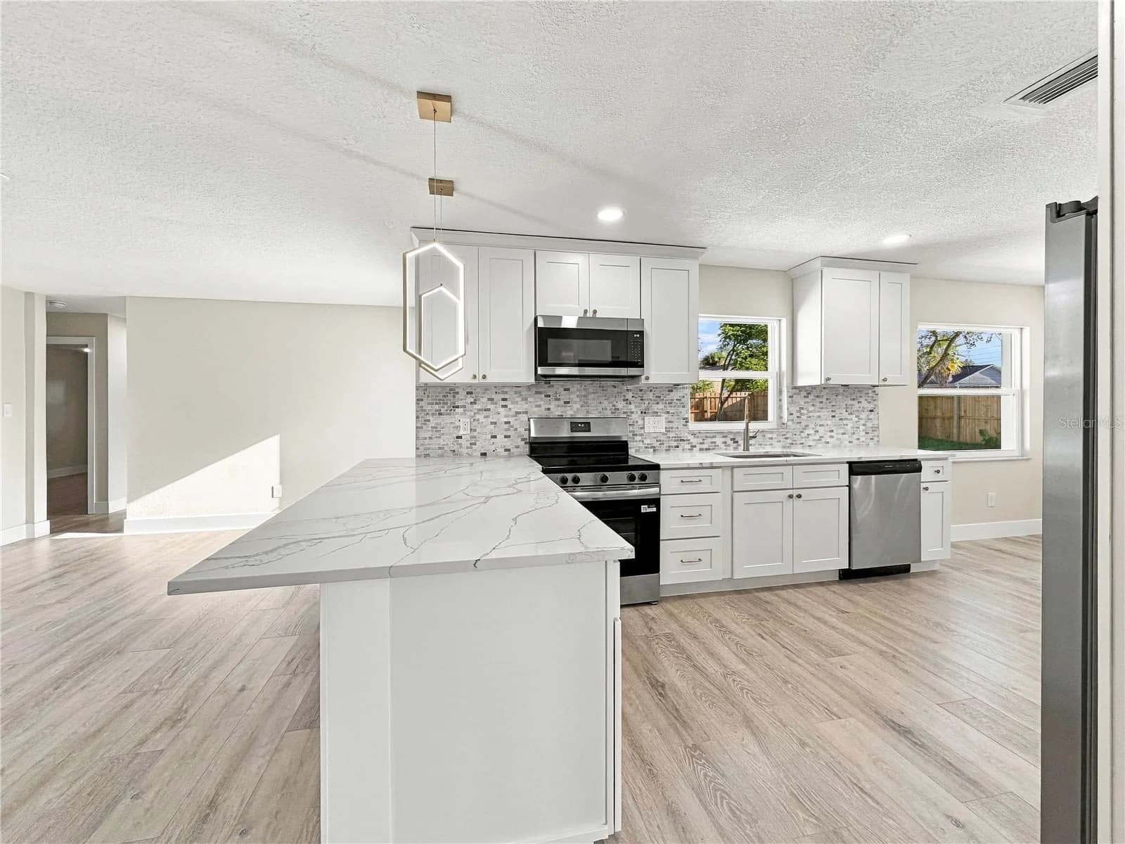 7015 CRESTLAKE Drive, Orlando, FL 32819 3