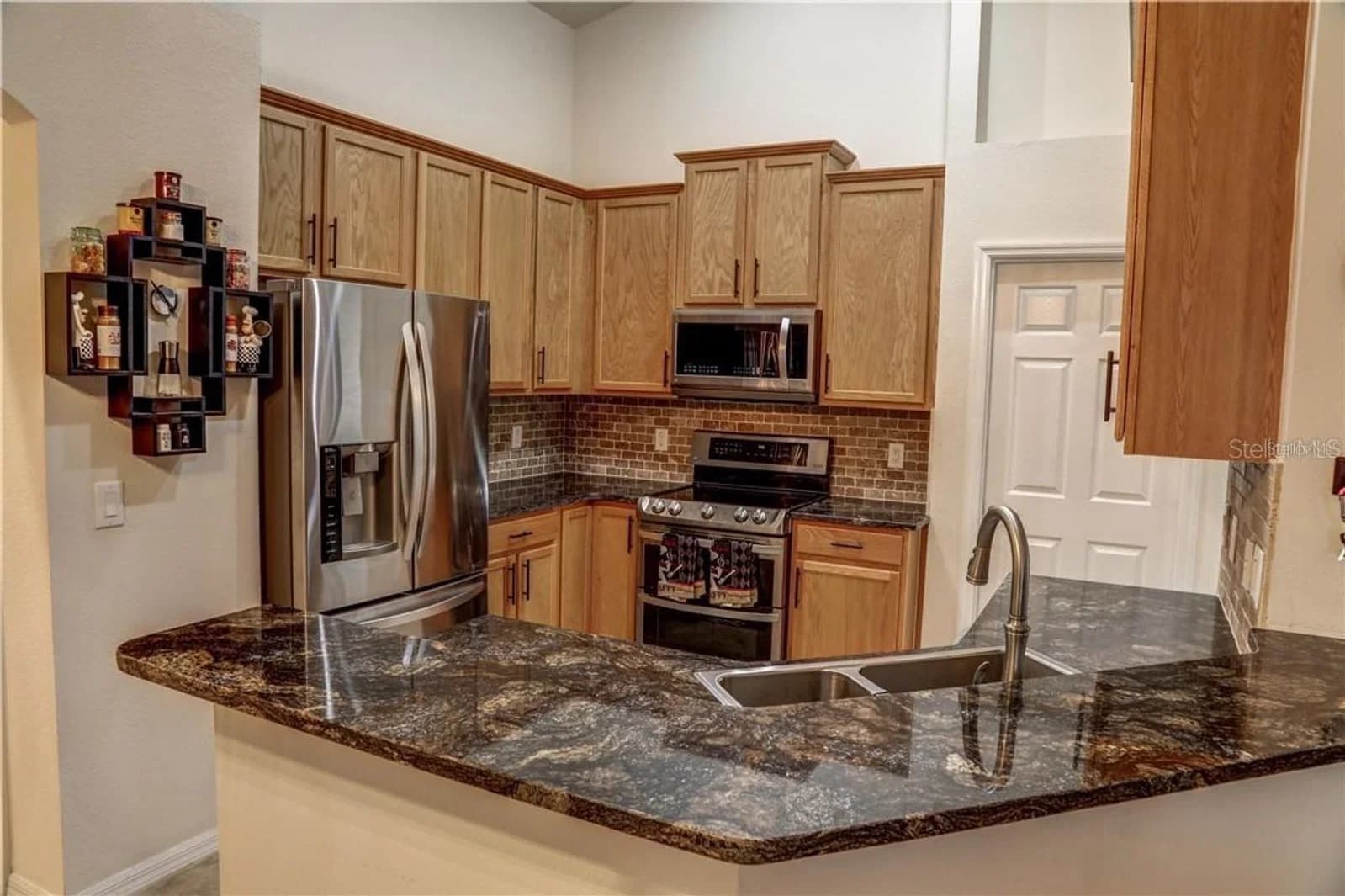 1521 ECHO LAKE 5
