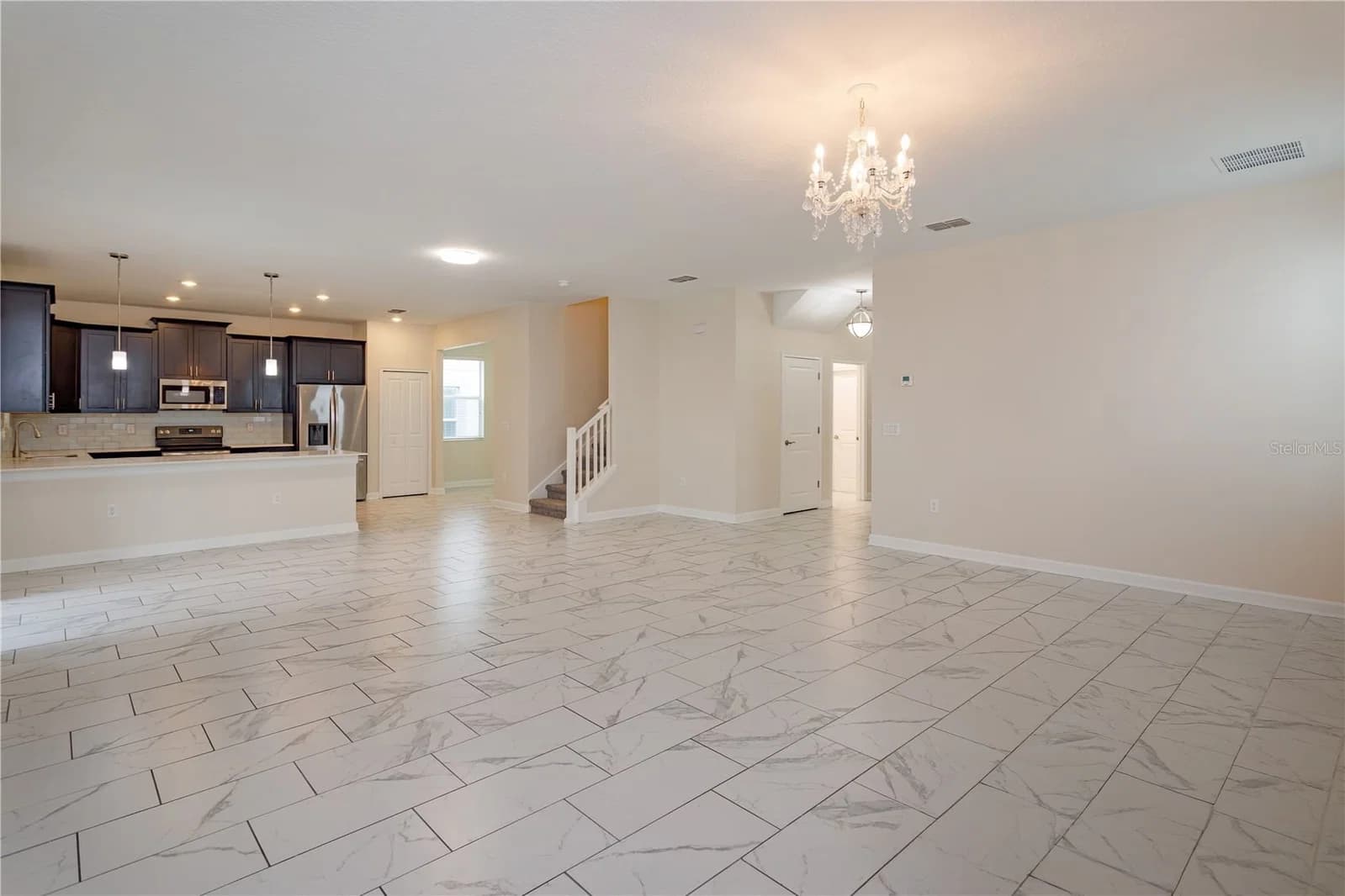 1673 MOON VALLEY 3