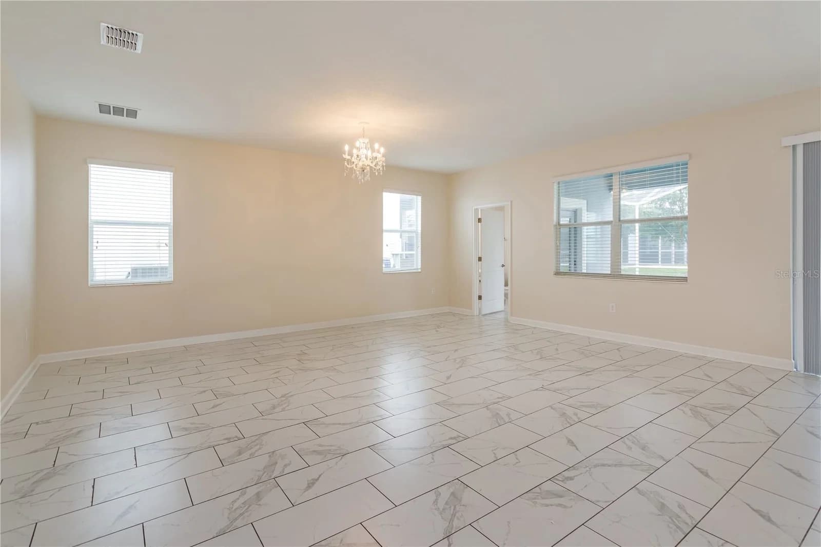 1673 MOON VALLEY 5