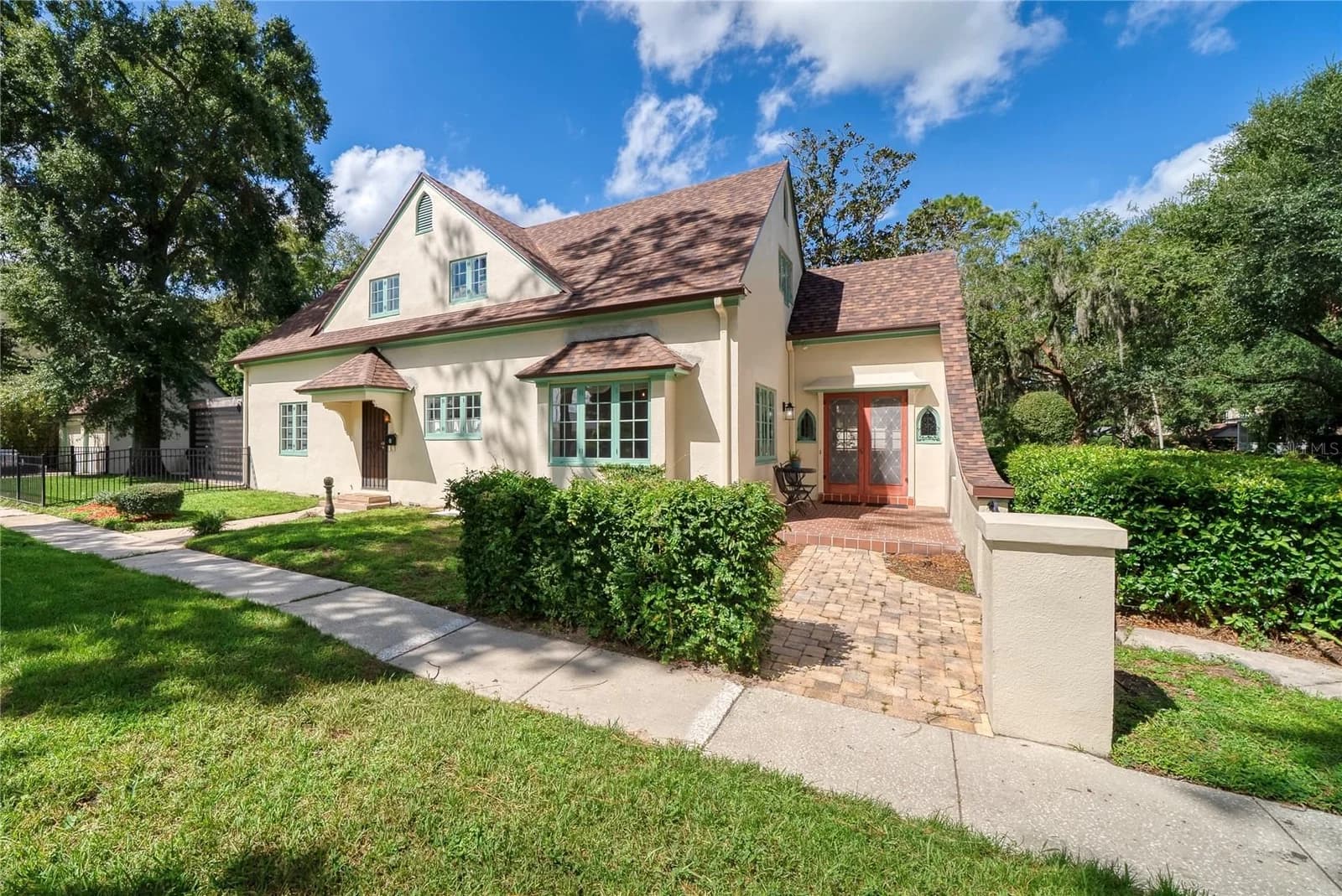 1216 GOLDEN Lane, Orlando, FL 32804 2