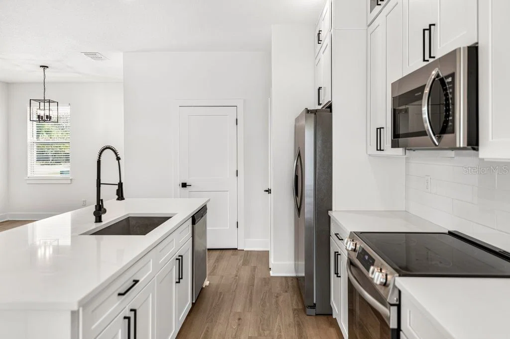 1999 PEEL AVE 4