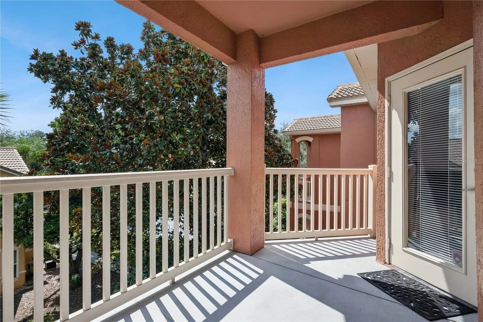 8813 VILLA VIEW 3
