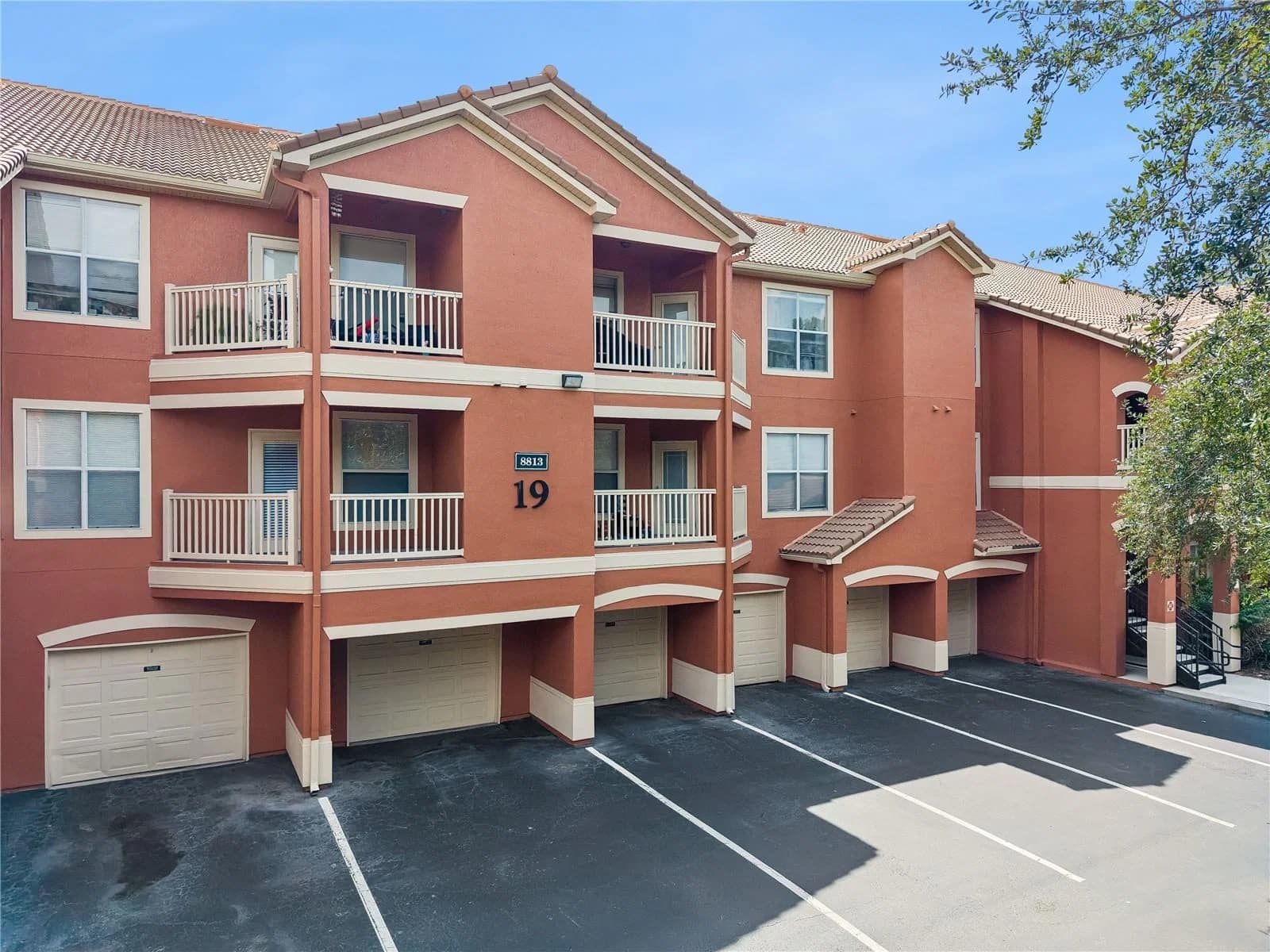 8813 VILLA VIEW 4
