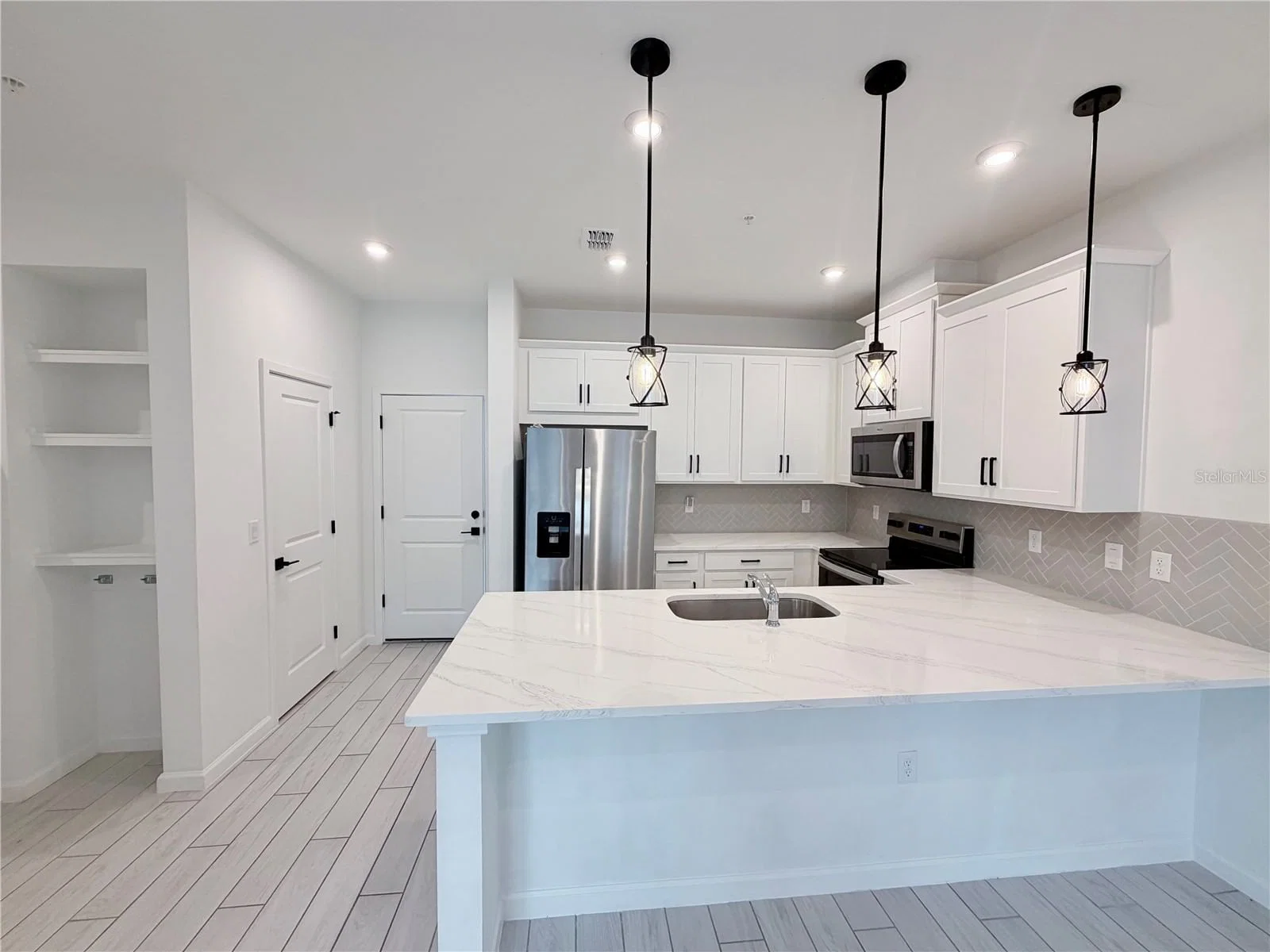 9855 WALKWAY DR 4