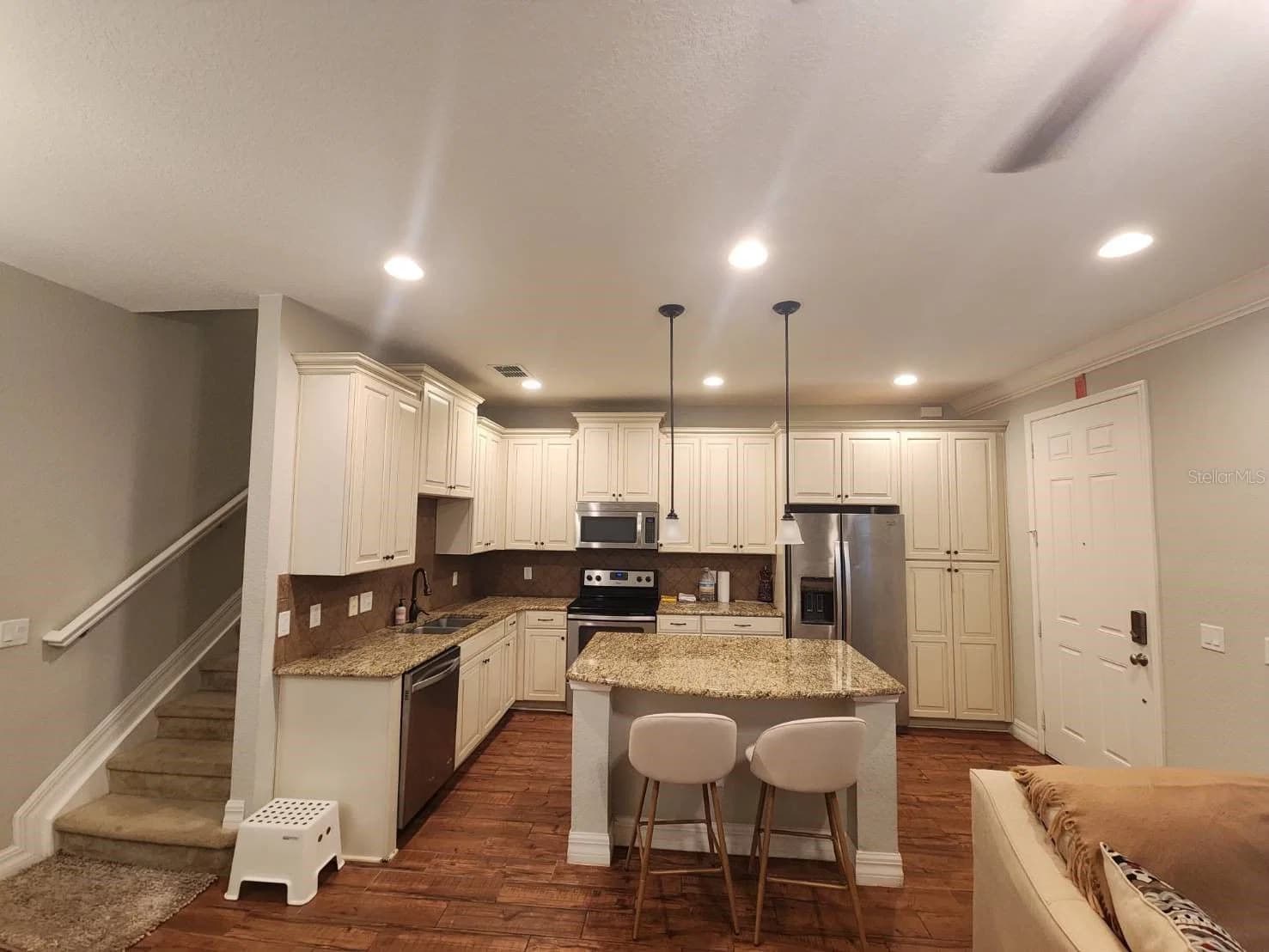 10052 EAGLE CREEK CENTER 3