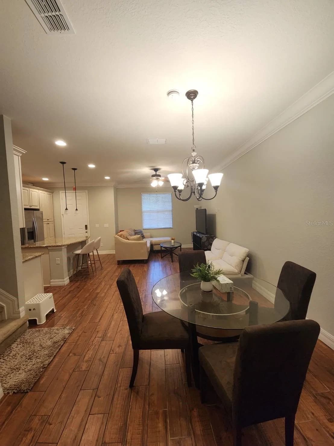 10052 EAGLE CREEK CENTER 4
