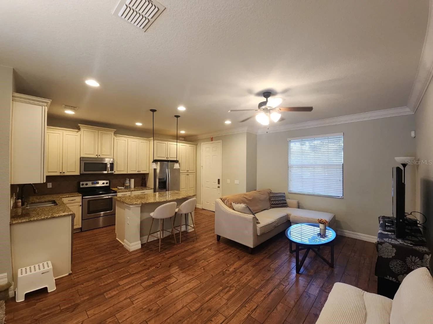 10052 EAGLE CREEK CENTER 5