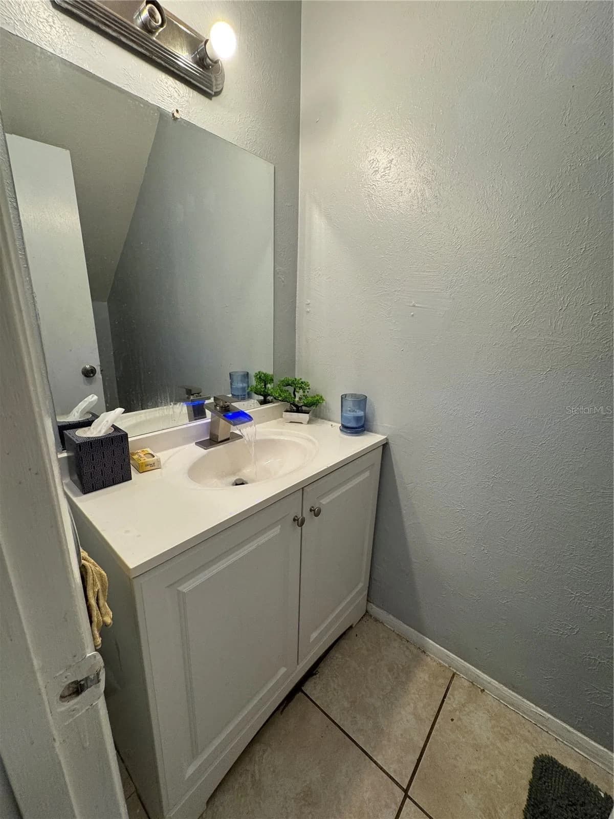 4003 WOODFERN 5