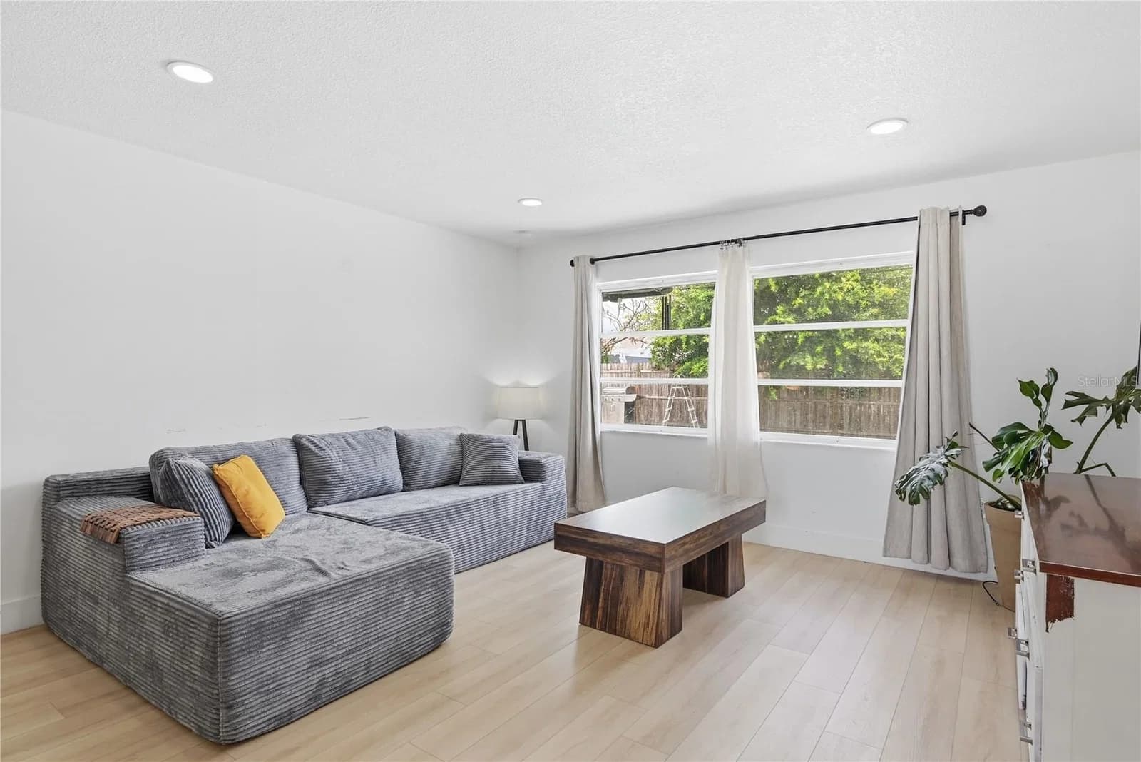 835 MARLOWE 2