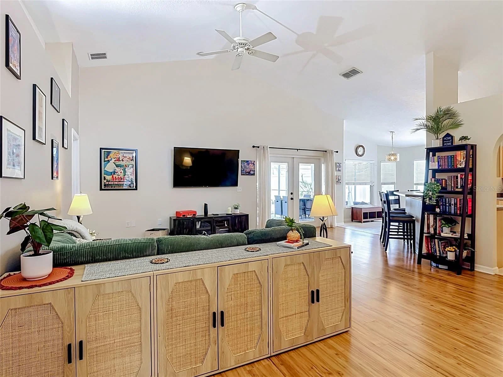 335 REGENCY 5