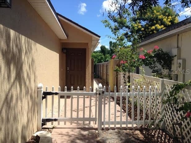 8215 GOLDEN CHICKASAW 2