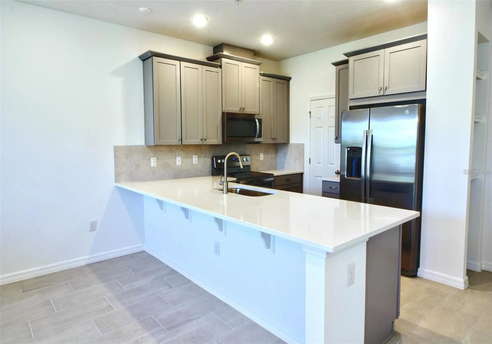 9939 RANDAL WALK 4