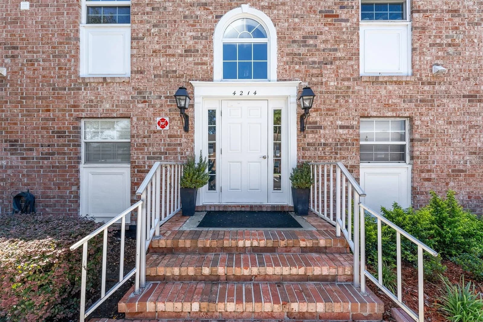 4214 LAKE UNDERHILL 2