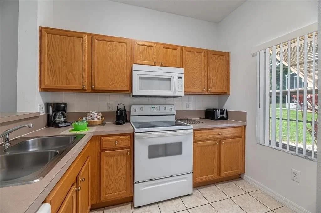 1055 PARK RIDGE 5