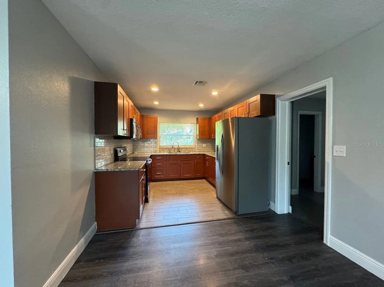 2125 CARLTON 3