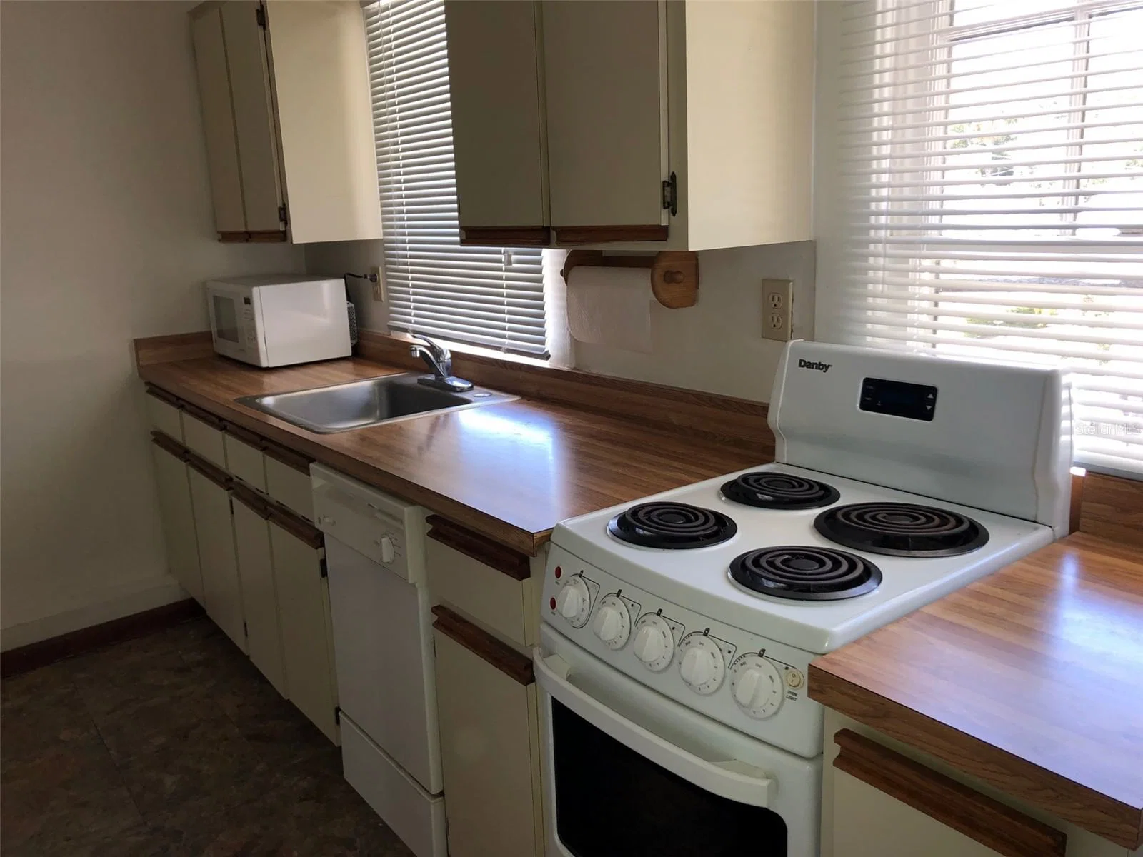 1243 RIDGEWOOD 3
