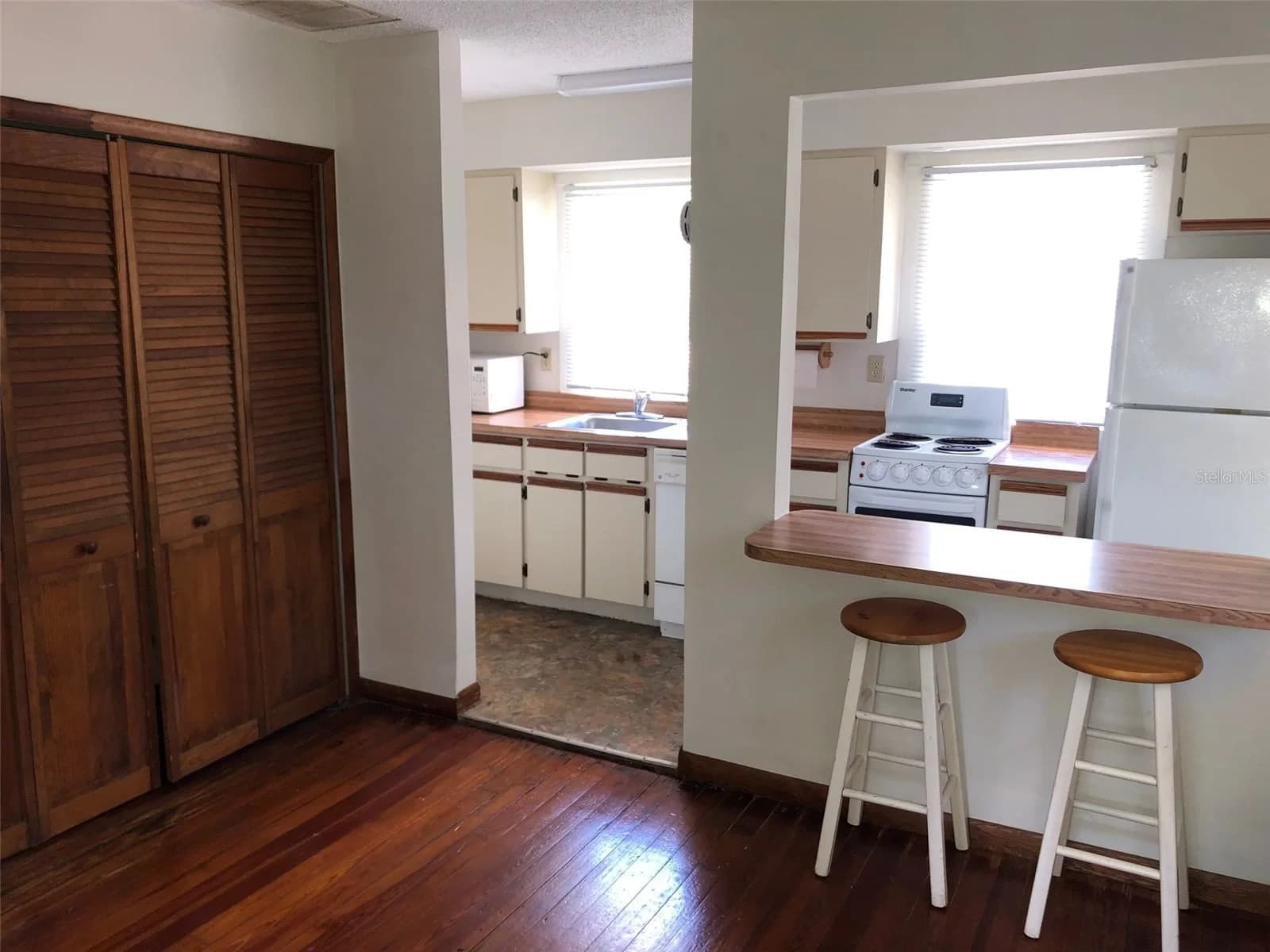 1243 RIDGEWOOD 4