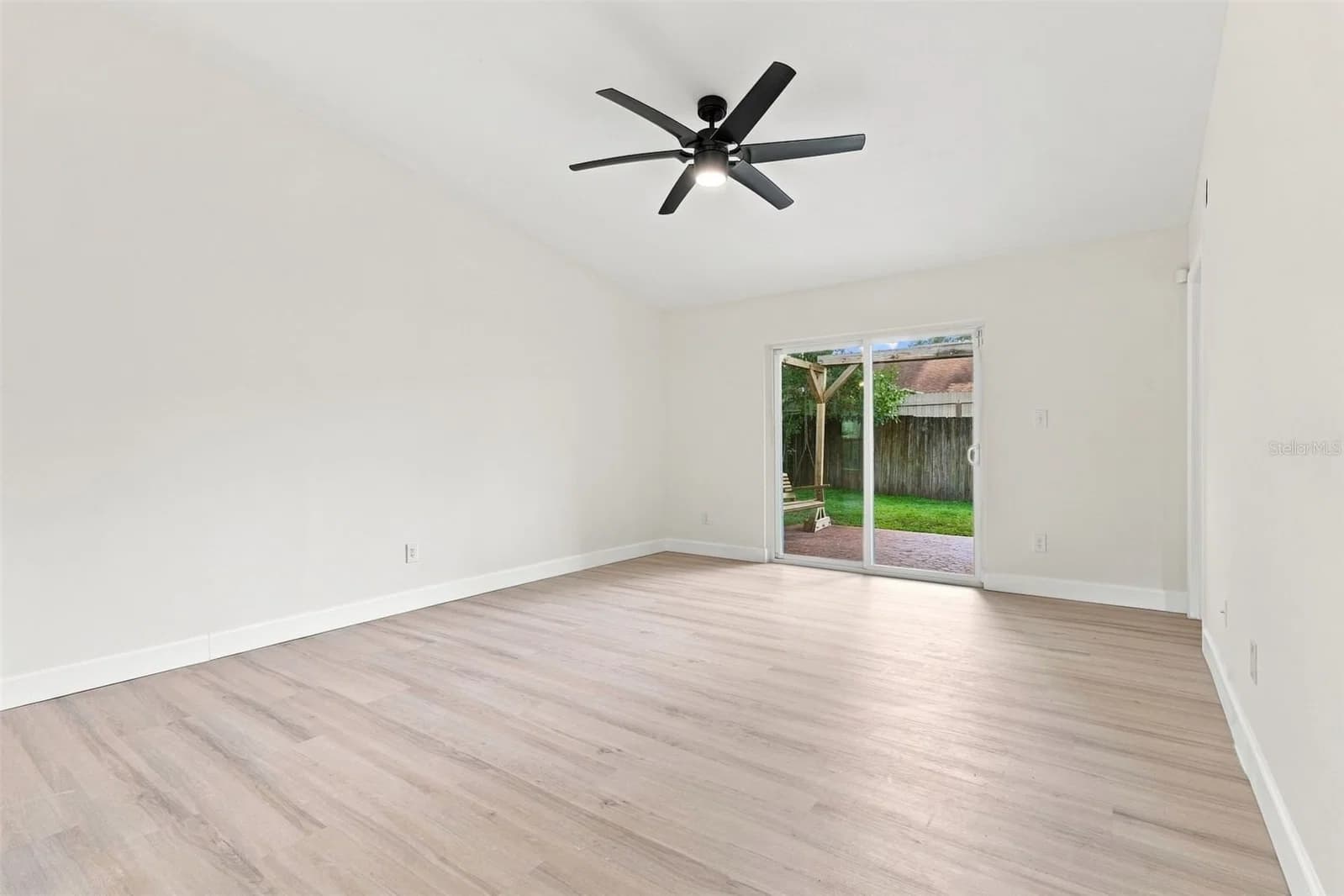 723 OAK MANOR 5